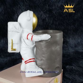 Ống đựng bút phi hành gia đứng ôm - BT0004