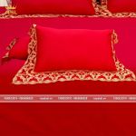 Bộ Drap Gối Cotton Lụa Đỏ 6 Món Luxury Bright Red Nổi Bật Sang Trọng - Họa Tiết Ren Vàng Viền-King Size-DR0122