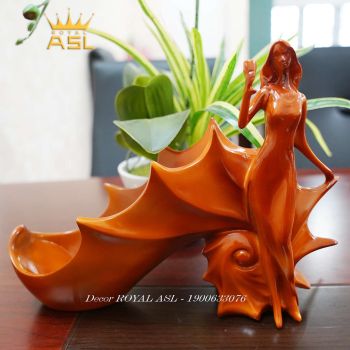 Kệ Để Rượu Vang Hình Cô Gái - Màu Gỗ  - KR05