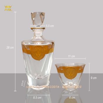 Bộ Bình Rượu Versace whisky Pha Lê Kiểu Pháp-Họa Tiết Dát Nổi Vàng Hình Mặt Chiến Binh Versace -Đáy Tam Giác-BRV0104