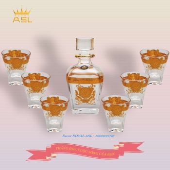 Bộ Bình  Rượu Versace whisky Pha Lê Kiểu Pháp-Họa Tiết Viền Và Dát Nổi Vàng Hình Mặt Chiến Binh Versace -Đáy Vuông-BRV0106