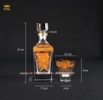 Bộ Bình  Rượu Versace  Whisky Pha Lê-Họa Tiết Viền Và Dát Nổi Vàng Hình Mặt Chiến Binh Versace -Đáy Vuông-BRV0108