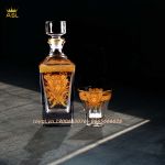 Bộ Bình  Rượu Versace  Whisky Pha Lê-Họa Tiết Viền Và Dát Nổi Vàng Hình Mặt Chiến Binh Versace -Đáy Vuông-BRV0108