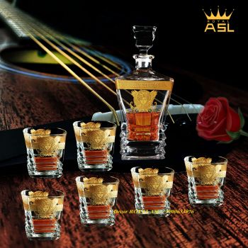 Bộ Bình Rượu Versace Whisky Pha Lê Kiểu Pháp-Họa Tiết Dát Nổi Vàng Hình Mặt Chiến Binh Versace  BRV 0109