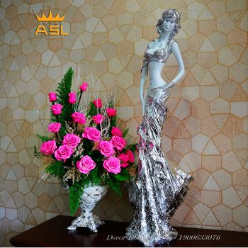 Tượng Mỹ Nhân Đứng Yểu Điệu Thục Nữ-Váy xòe 2 bên-Phong Cách Châu Âu-Màu Trắng Bạc-TCG0004