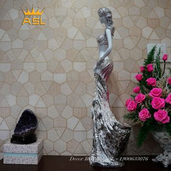 Tượng Mỹ Nhân Đứng Yểu Điệu Thục Nữ-Váy xòe 2 bên-Phong Cách Châu Âu-Màu Trắng Bạc-TCG0004