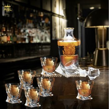 ⚜️Bộ Bình 6 Ly Rượu Whisky Thủy Tinh Kiểu Pháp-Họa Tiết Dát Nổi Mặt Chiến Binh Versace Vàng-Đáy Vuông Xoắn-PL0101