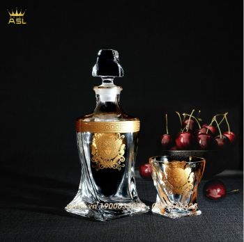 ⚜️Bộ Bình 6 Ly Rượu Whisky Thủy Tinh Kiểu Pháp-Họa Tiết Dát Nổi Mặt Chiến Binh Versace Vàng-Đáy Vuông Xoắn-PL0101